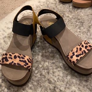 Hokus Pokus Cheetah Wedges